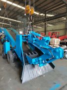 破挖一體機(jī)的破碎錘貫穿螺栓的檢查與更換